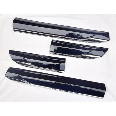 Toyota Land Cruiser 300 2021+ молдинги дверные с хром вставкой ABS черные Toyota Land Cruiser 300 2021+ молдинги дверные с хром вставкой ABS черные
