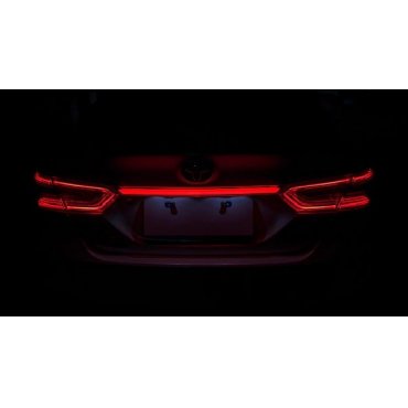 Toyota Camry XV70 2018+ LED вставка на крышку багажника
