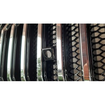 Hyundai Santa Fe 2018+ решетка радиатора без лого хром