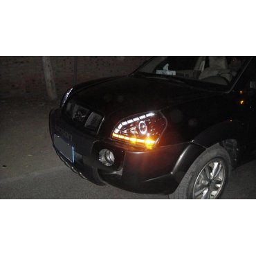 Hyundai  Tucson  оптика передняя черная ксенон