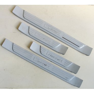 Hyundai Tucson TL 2015 накладки нижние  на пороги дверных проемов, тип H Hyundai Tucson TL 2015 накладки нижние  на пороги дверных проемов, тип H