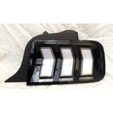 Ford Mustang GT 2005+ фонари белые Euro 2023 look стиль CP Ford Mustang GT 2005+ фонари белые Euro 2023 look стиль CP