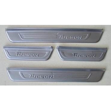 Hyundai Tucson TL 2015 накладки нижние на пороги дверных проемов Hyundai Tucson TL 2015 накладки нижние на пороги дверных проемов