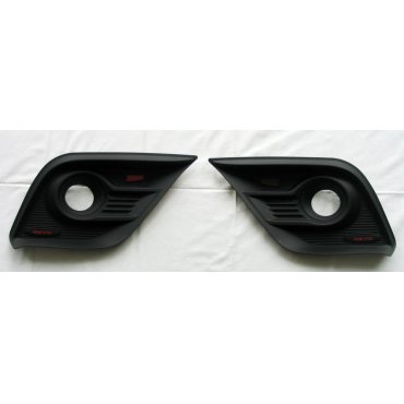 Toyota Hilux Revo 2014 накладки черные на передние противотуманные фары