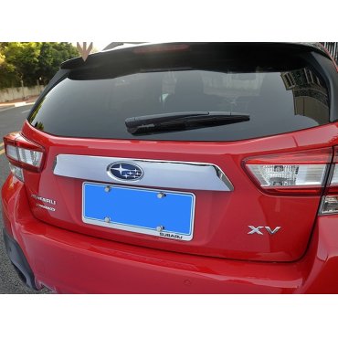 Subaru XV 2017+ хром накладка на заднюю дверь Subaru XV 2017+ хром накладка на заднюю дверь