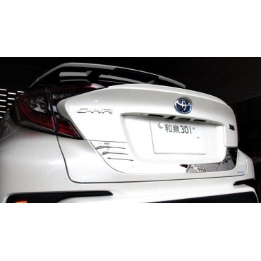 Toyota C-HR хром накладка на крышку багажника Toyota C-HR хром накладка на крышку багажника