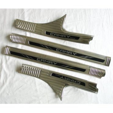 Toyota Camry XV70 2018+ накладки на пороги дверных проемов верхние V1